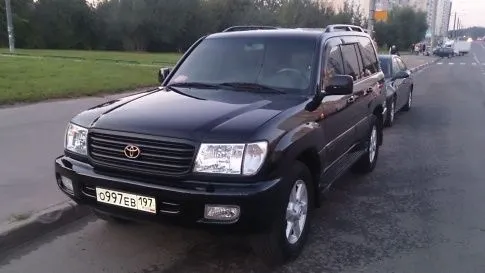 Toyota Land Cruiser 100